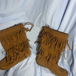 Wonderly fringe boots brown size 8